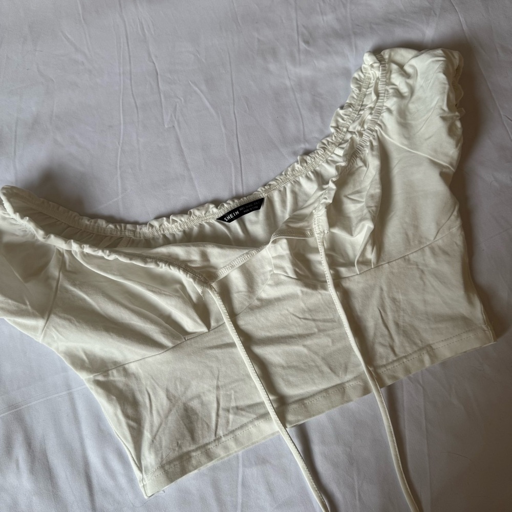 SHEIN White Ruffled Edge Top